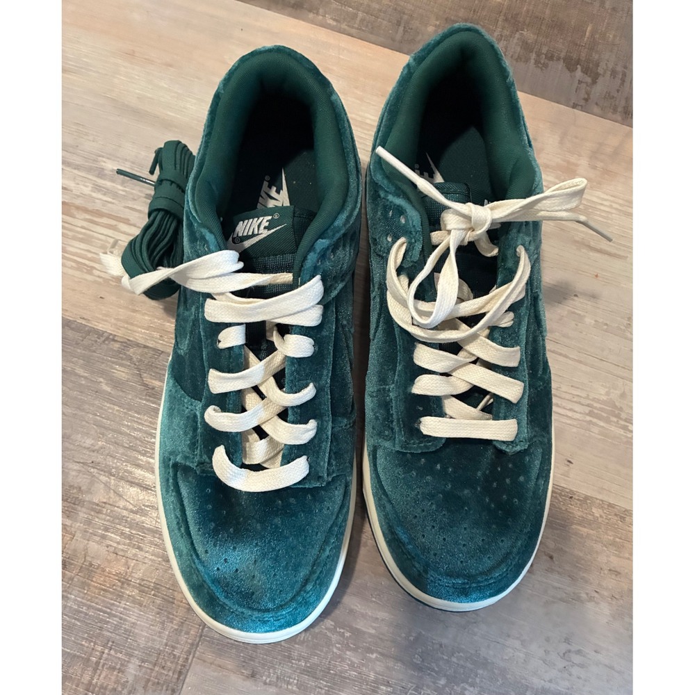Nike Dunk Low Green Velvet Dark Teal Sneakers DZ5224-300 Womens 8 Mens 6.5 - Picture 2 of 6